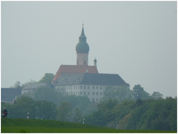 584x433 pixels (47K)